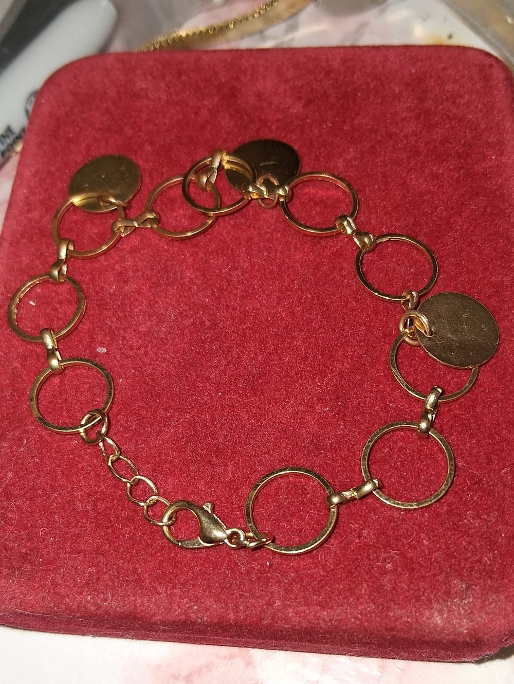 Source Unknown Gold Circle Link Bracelet with Round Charms